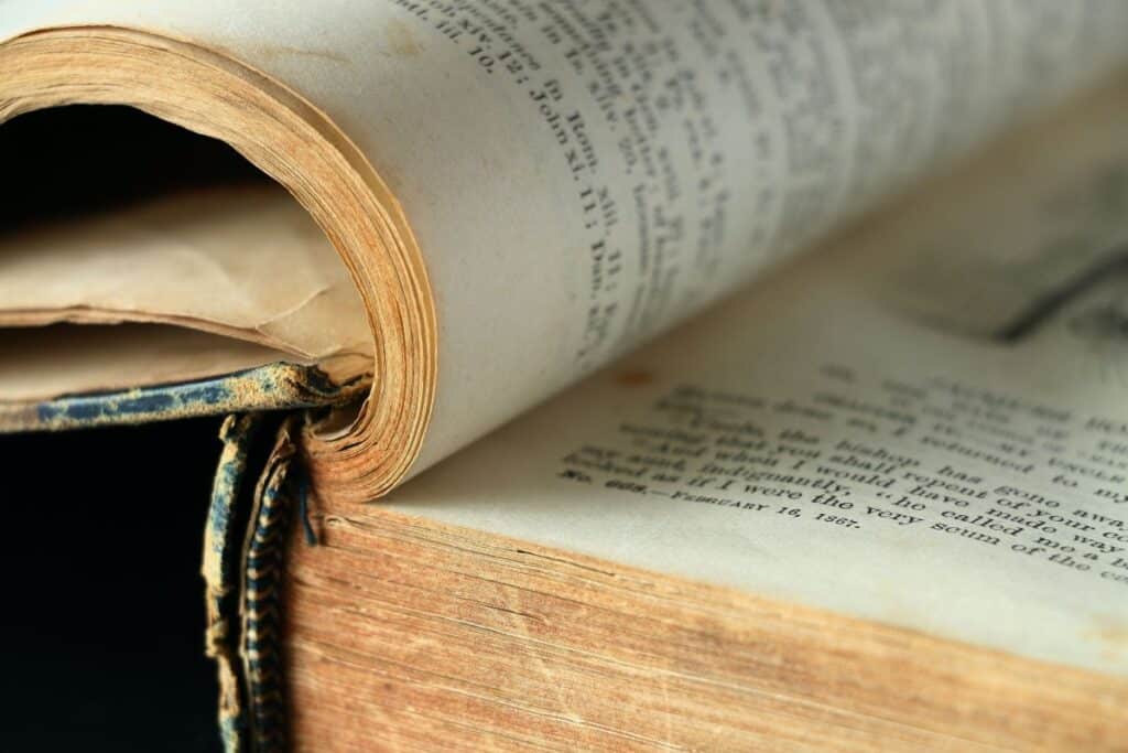 carte veche religioasa tiparita in limba engleza