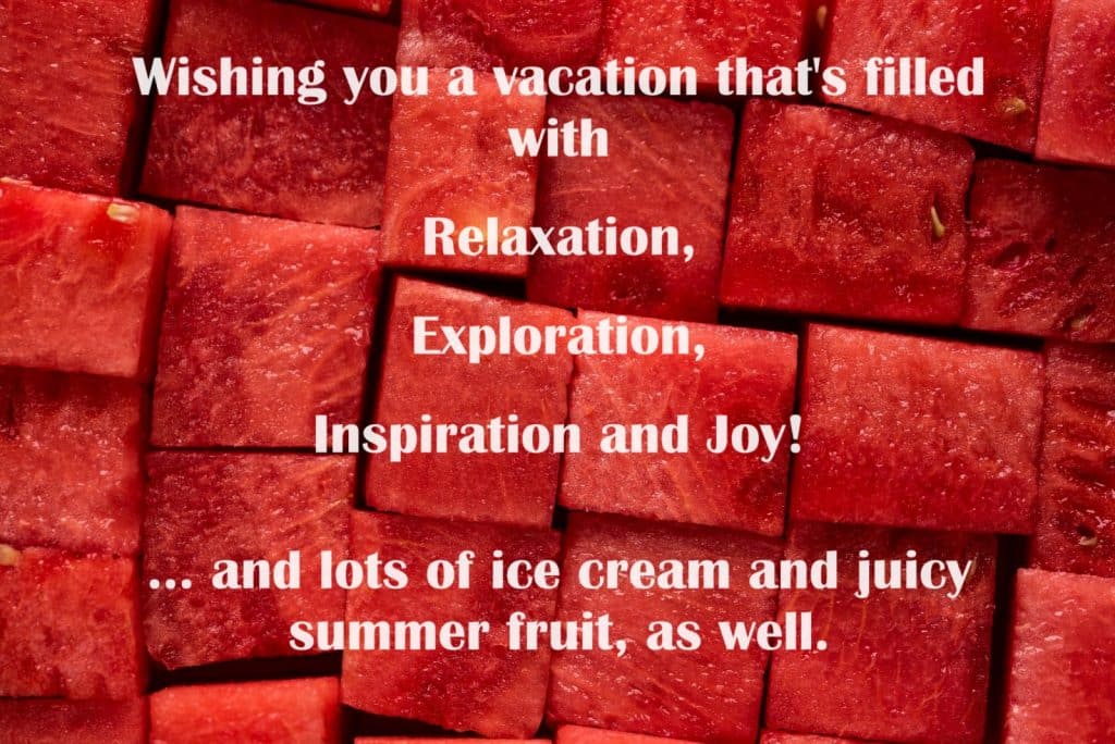 mesaj de vacanta placuta in engleza scris cu alb pe fundalul unor cubulete de pepene rosu